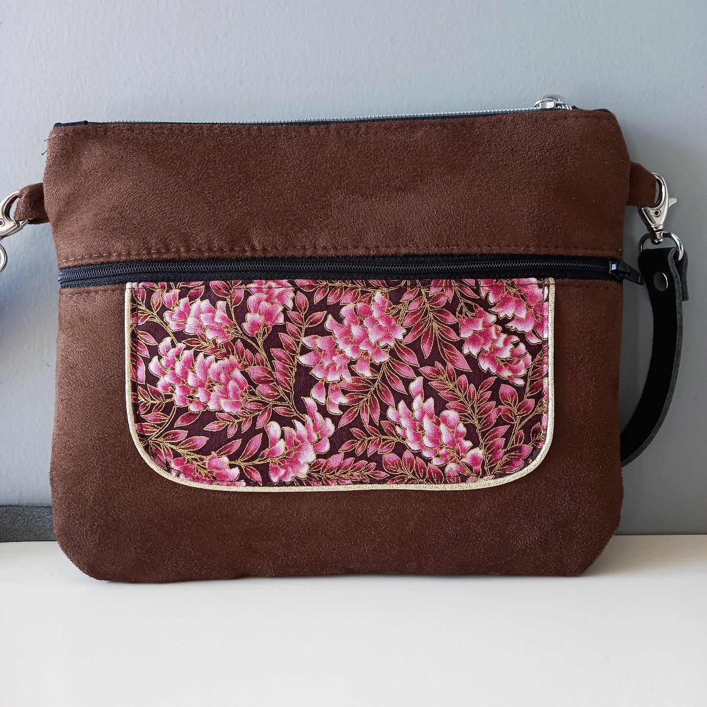 Sac Musette marron fleurs roses