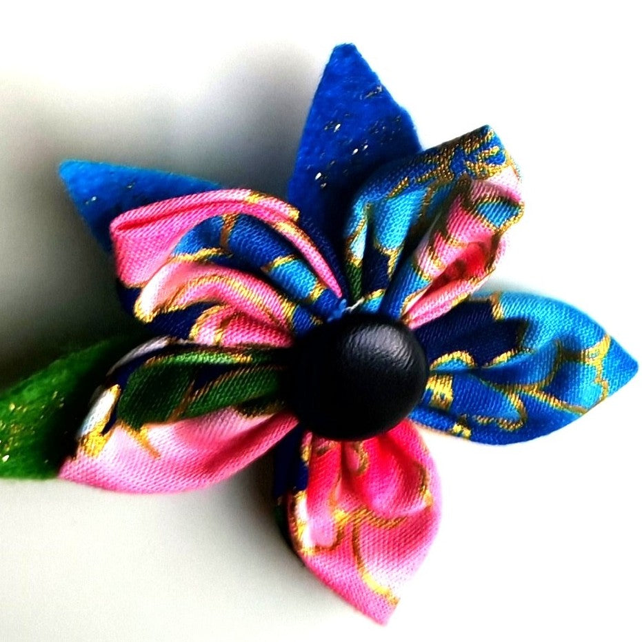 Les broches roses et violettes