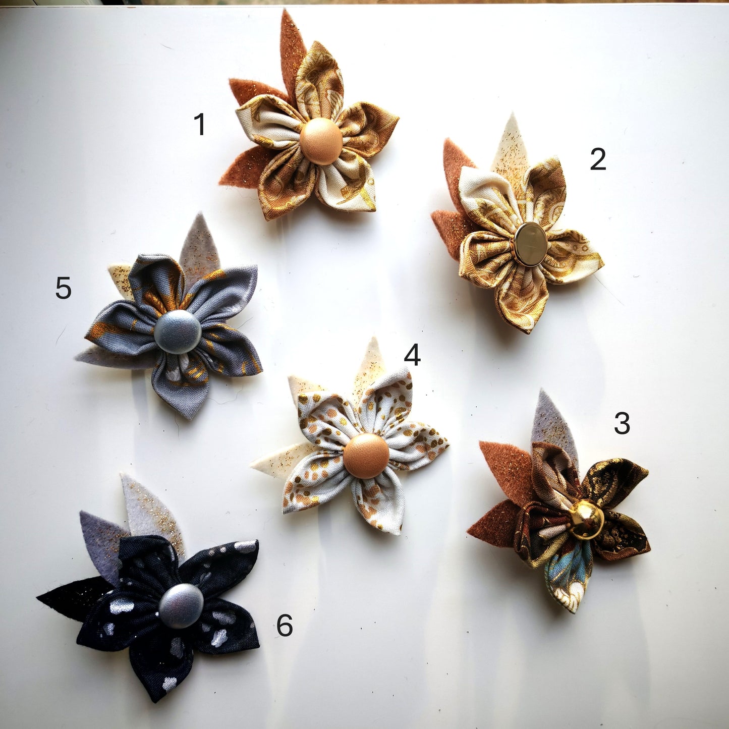 Les broches blanches et noires