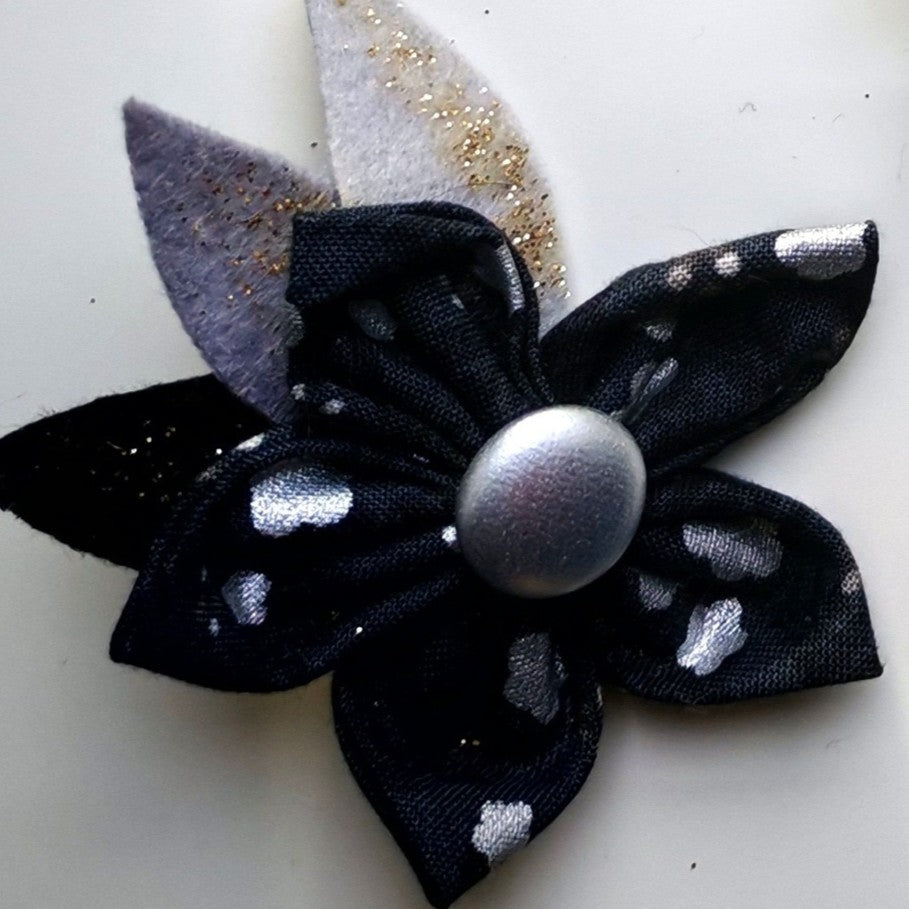 Les broches blanches et noires