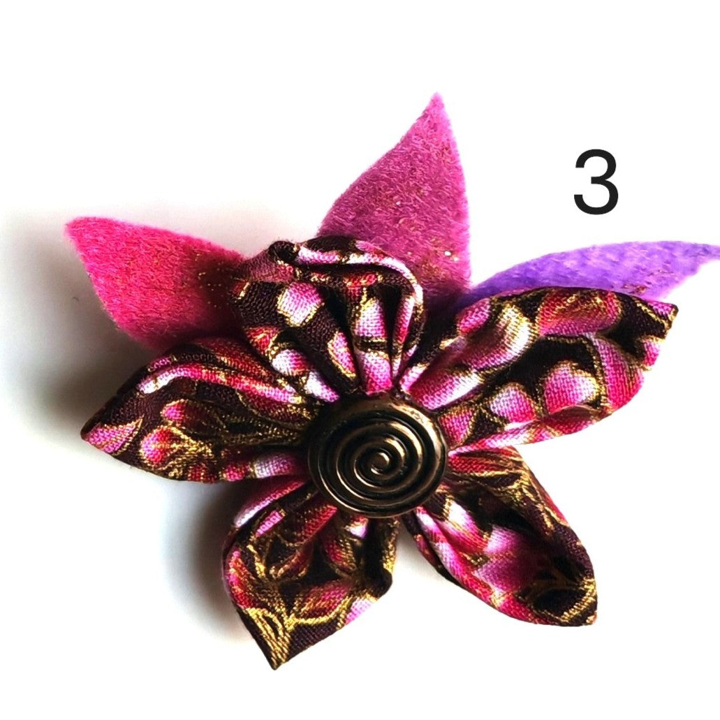 Les broches roses et violettes