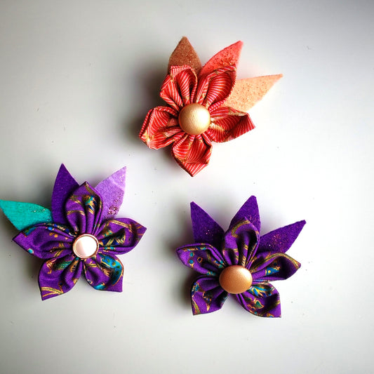 Les broches roses et violettes