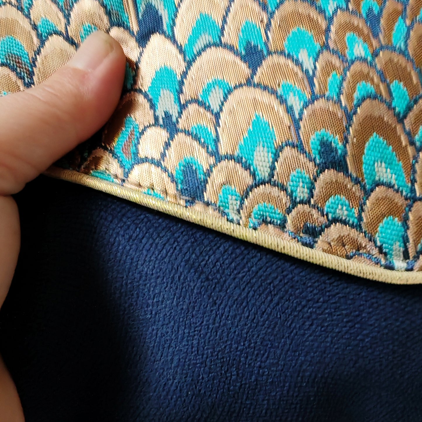 Le Petit Bandoulière velours écailles or