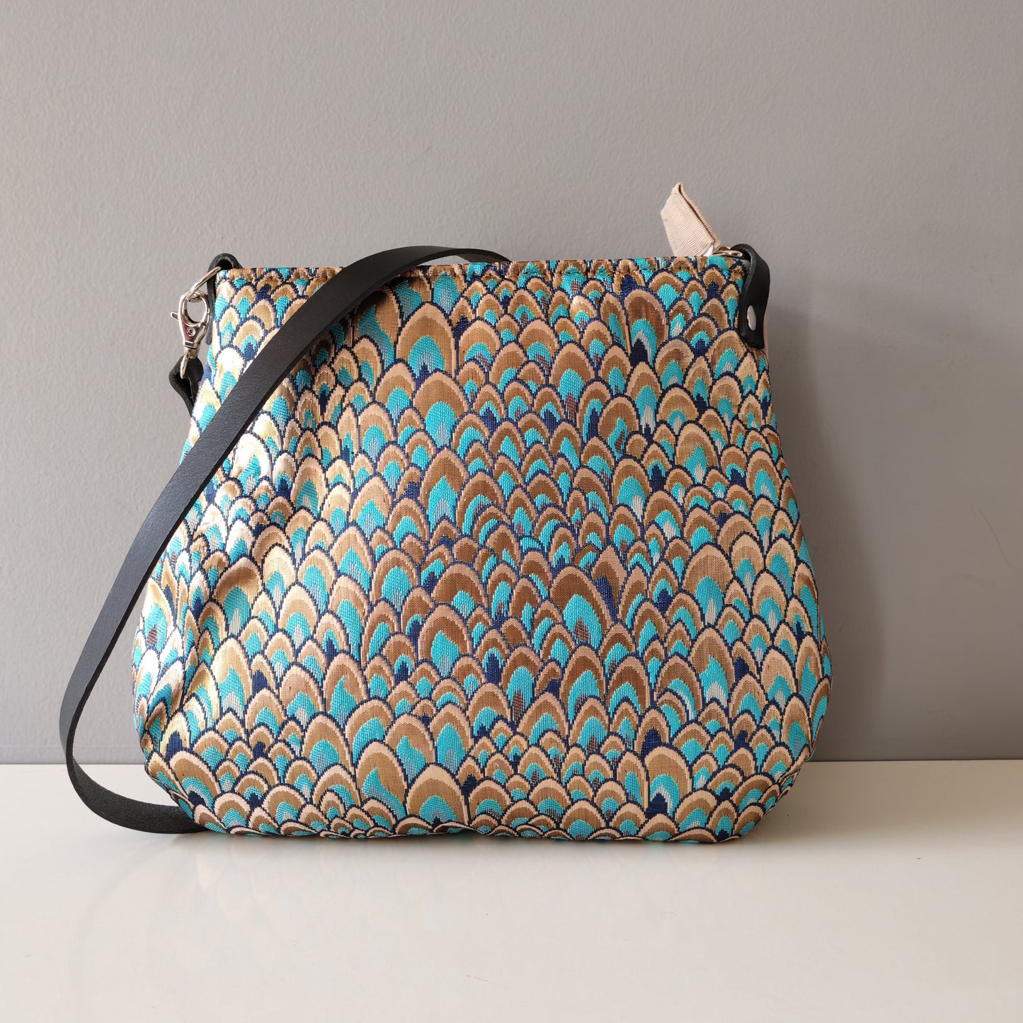 Sac Poire jacquard or turquoise écru