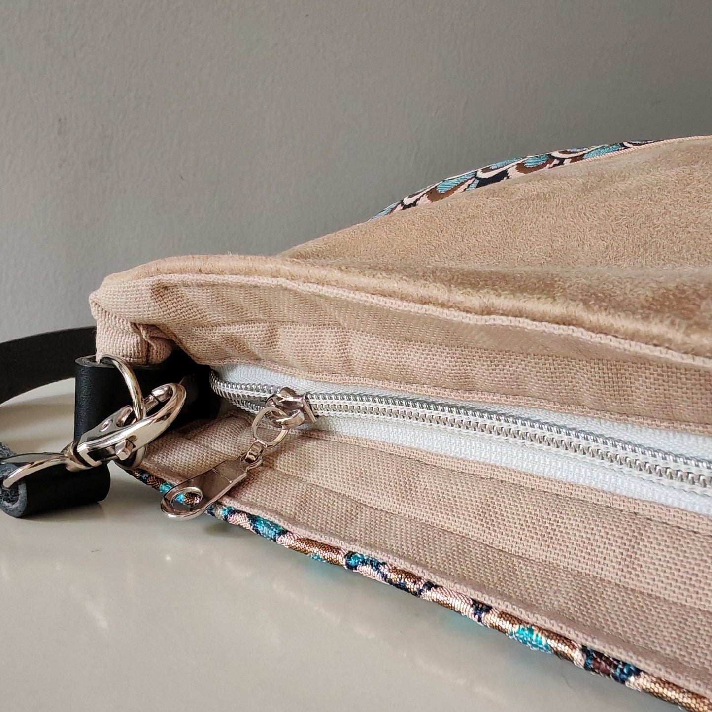 Sac Poire jacquard or turquoise écru