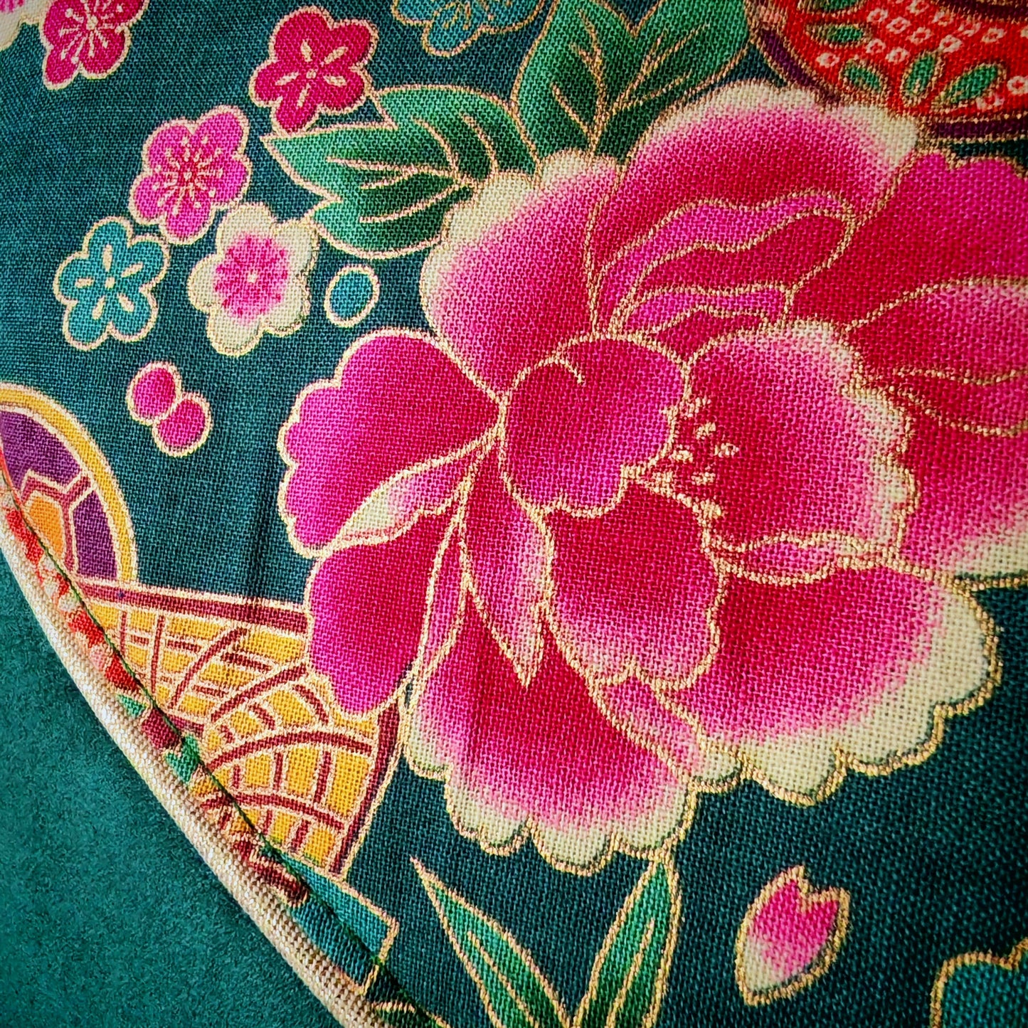 Le Petit Bandoulière vert fleurs roses