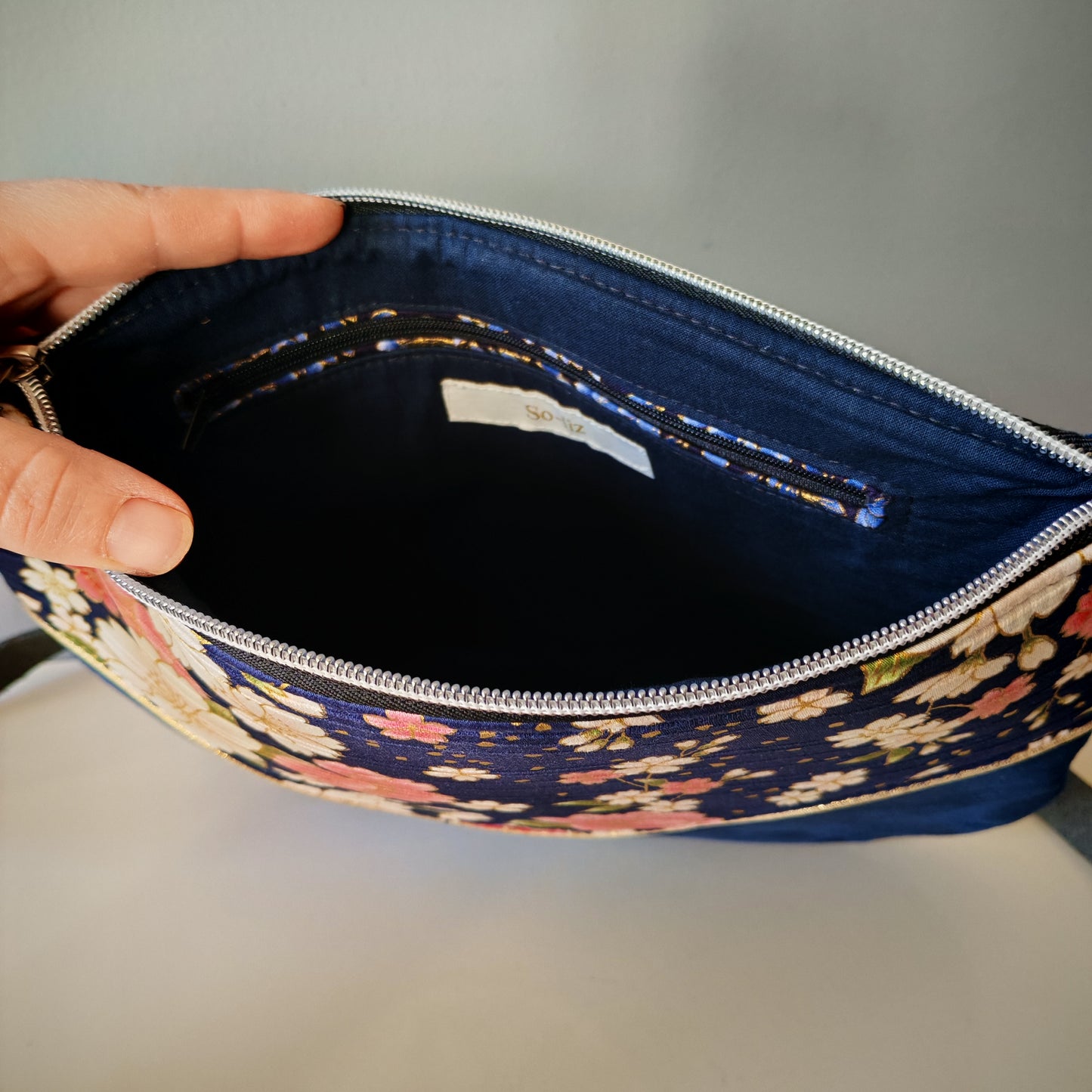 Sac Pils noir bleu floral