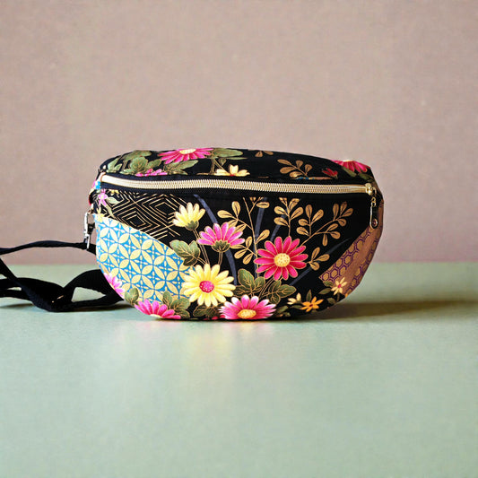 Banane noire fleurs jaunes