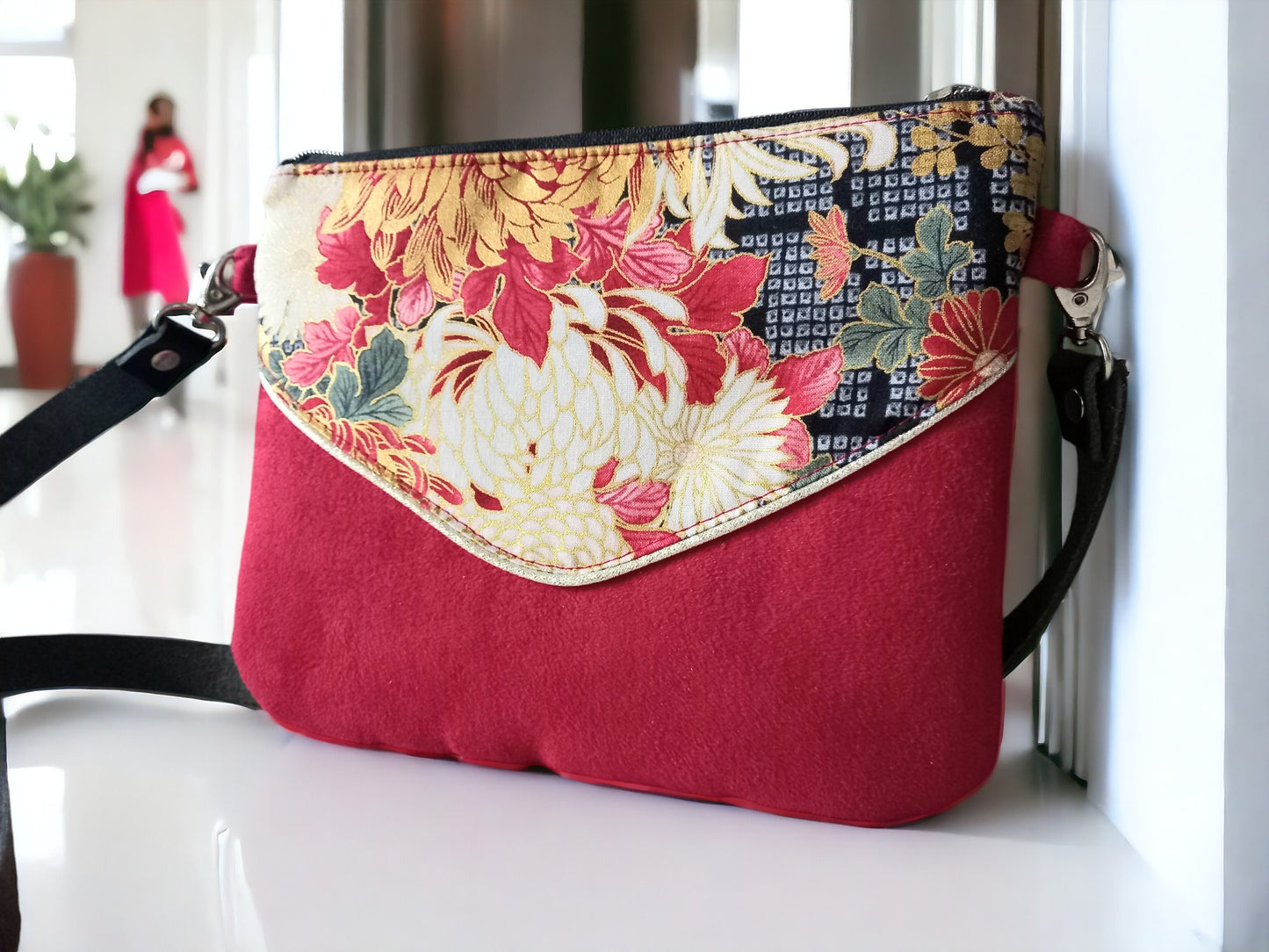 Le Petit Bandoulière rouge Chrysantème